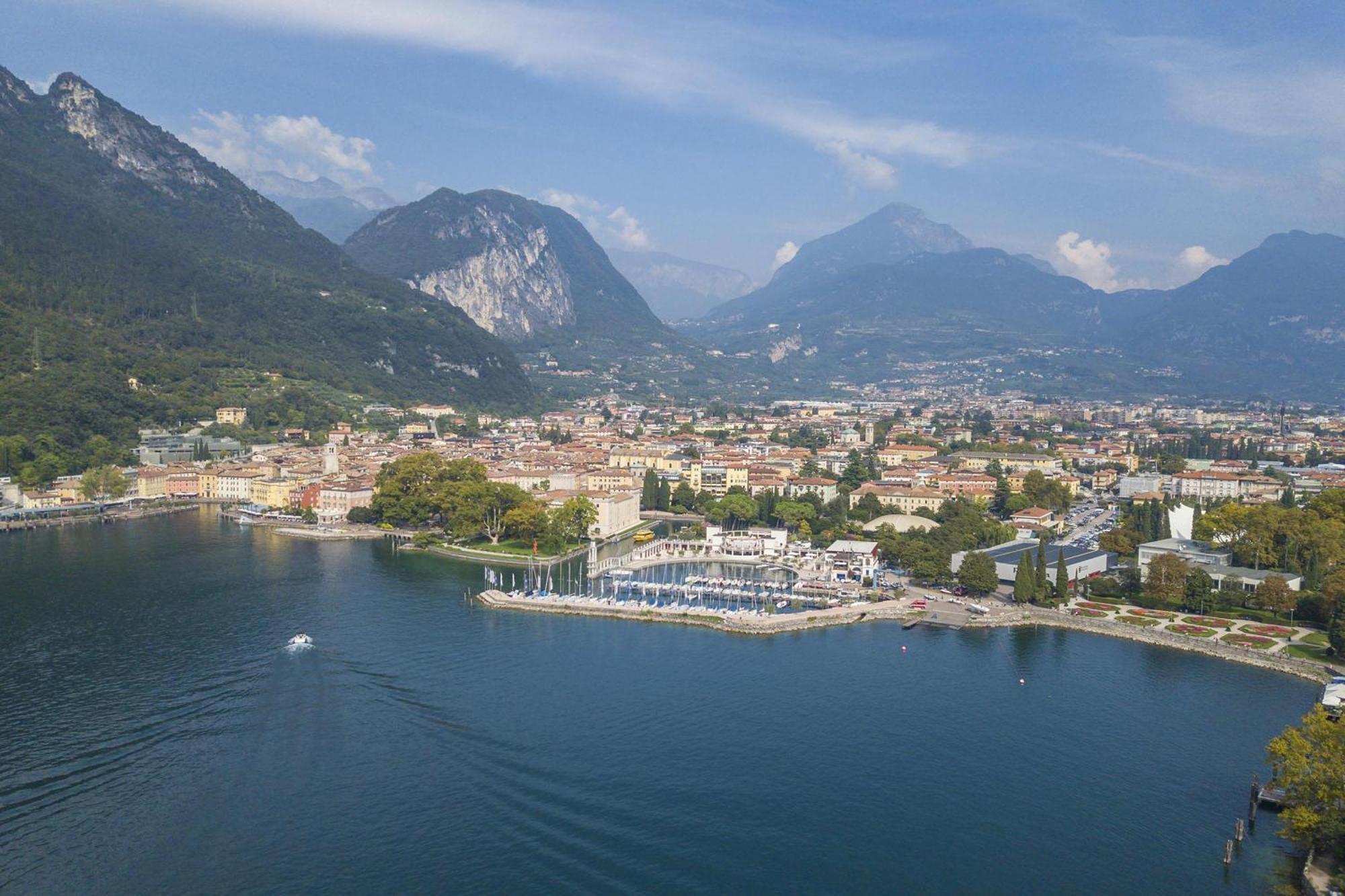 Casa Margherita Few Minutes From Lake - Happy Rentals リーヴァ・デル・ガルダ エクステリア 写真